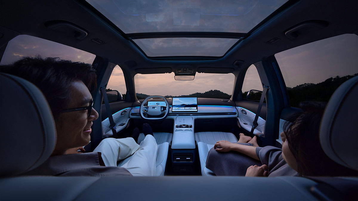 Two people in Geely Starray EM-i lounging in front seats folded back
