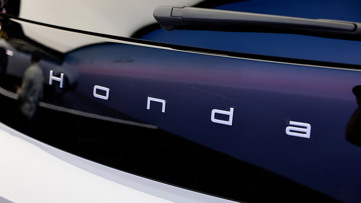 Honda name on tailgate badge of Super-One hatchback rather than logo.