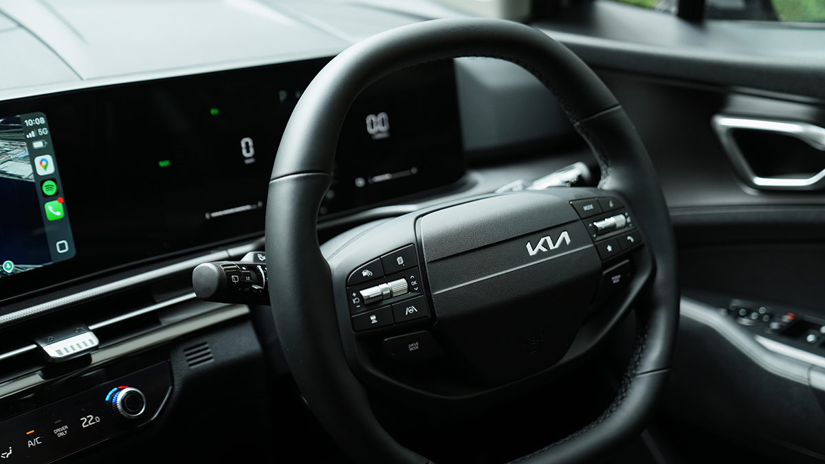 New two-spoke steering wheel in 2026 Kia Sportage SX Hybrid SUV