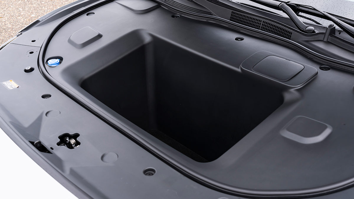 72-litre front under-bonnet storage area in Mazda 6e electric car.
