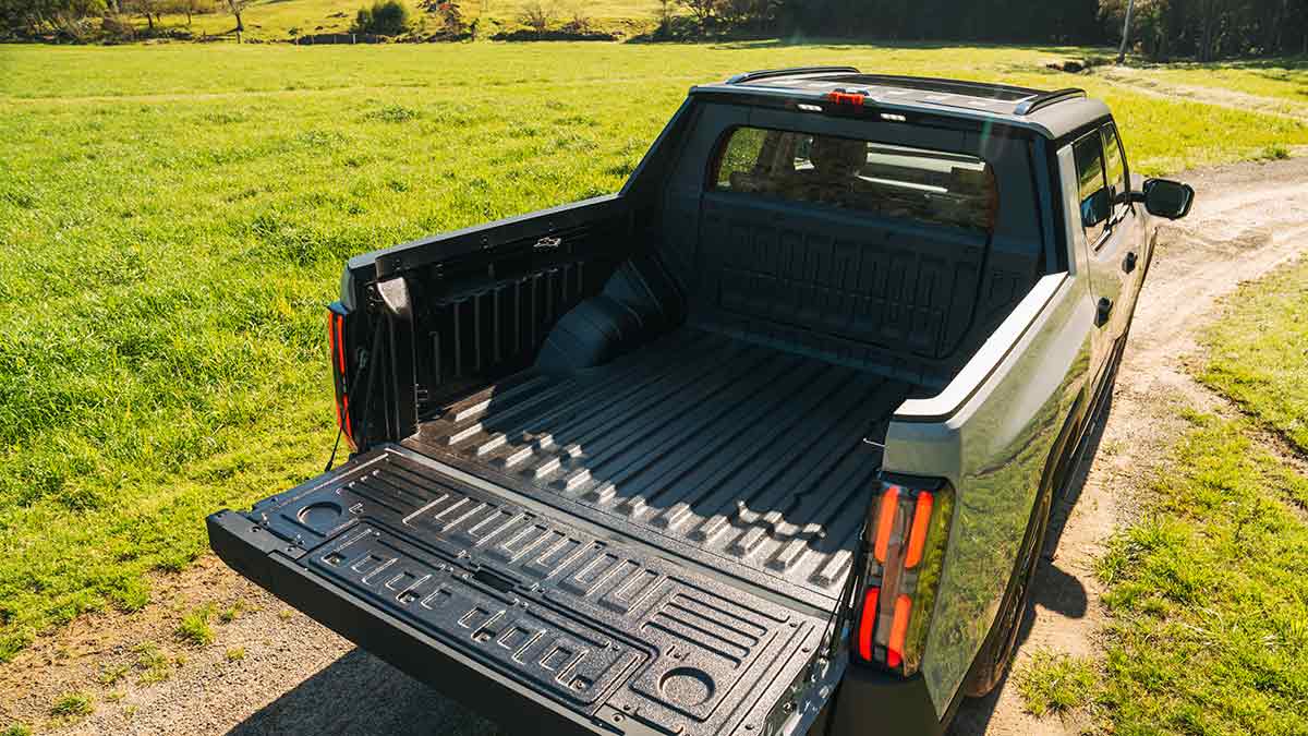 Overhead shot of rear tray with tailgate lowered in MG U9 dual-cab ute.