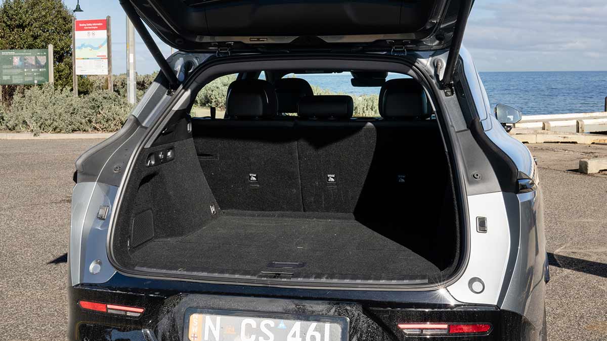 Fully lined cargo area of Zeekr 7X mid-size electric SUV with 60/40 split-fold rear seats upright.