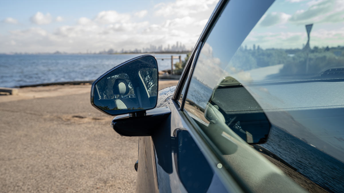 Frameless exterior mirror on passenger side of Zeekr 7X medium electric SUV.