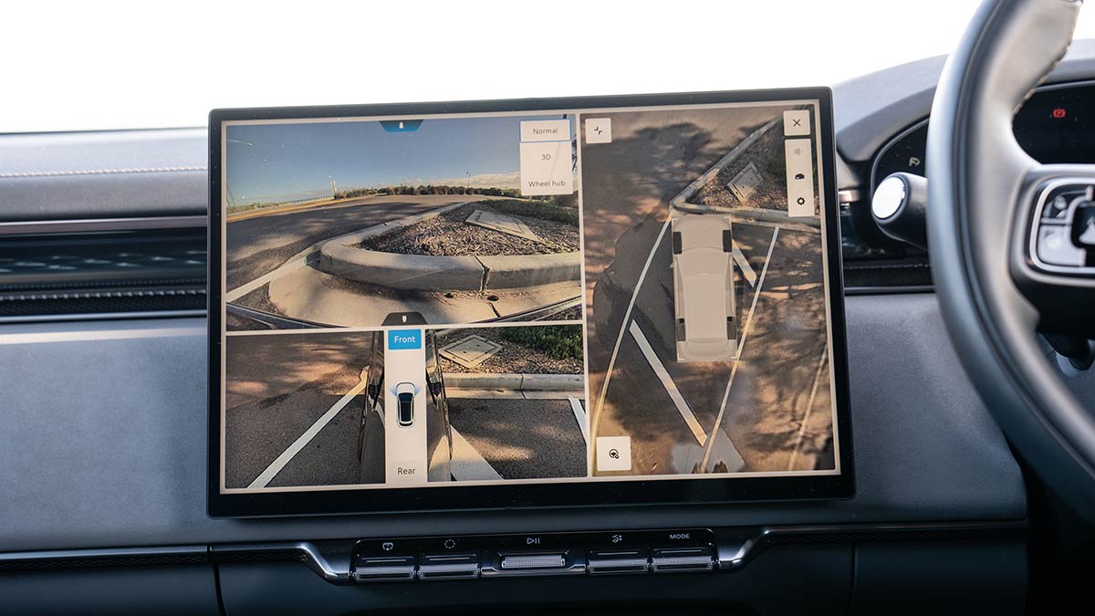 Central touchscreen screen in Zeekr 7X electric SUV with multiple camera angles in 360-degree surround view parking mode.