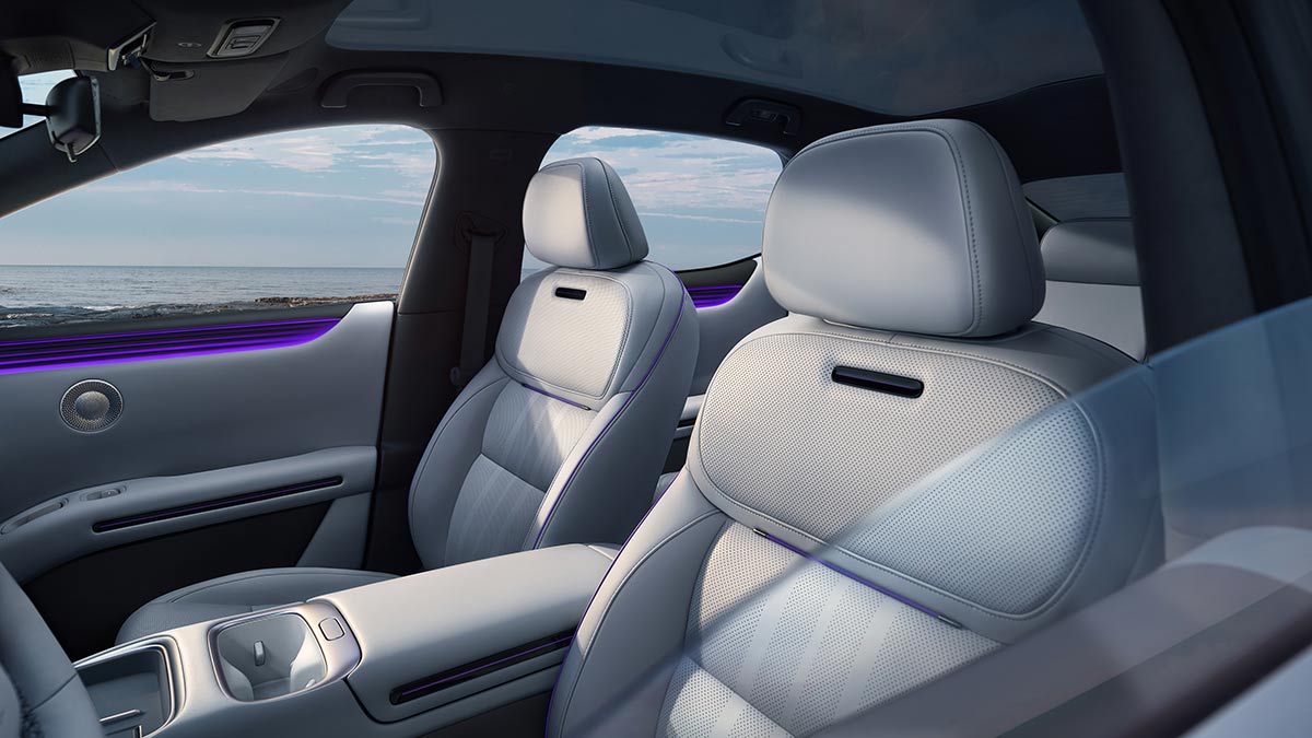 Ventilated front seats in XPeng L03 SUV with light grey faux leather upholstery. 