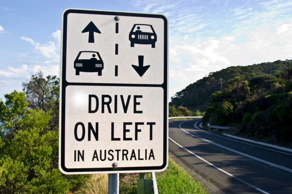 Australian road sign saying 'drive on left in Australia'