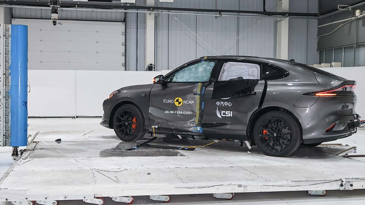 Grey MG IM6 SUV with heavily damaged side panels after Euro NCAP oblique pole crash test.