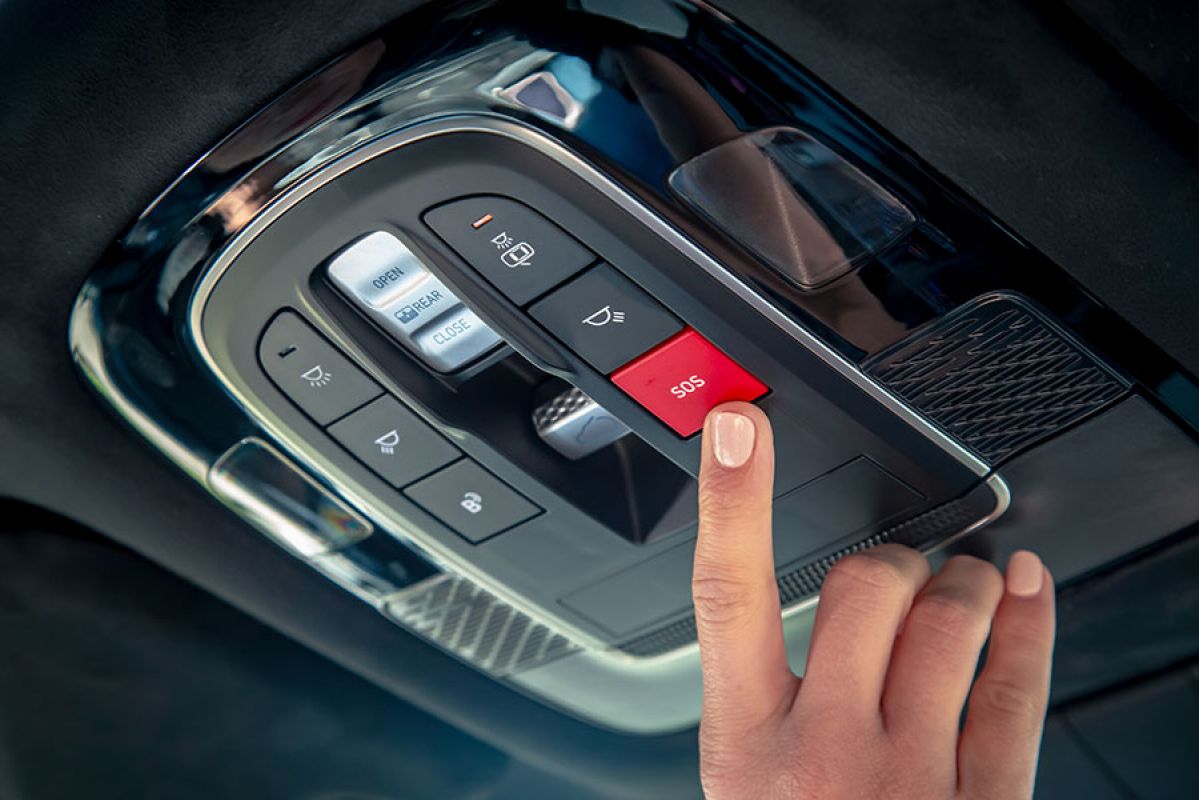 Finger on red SOS button in overhead console of Hyundai Palisade SUV