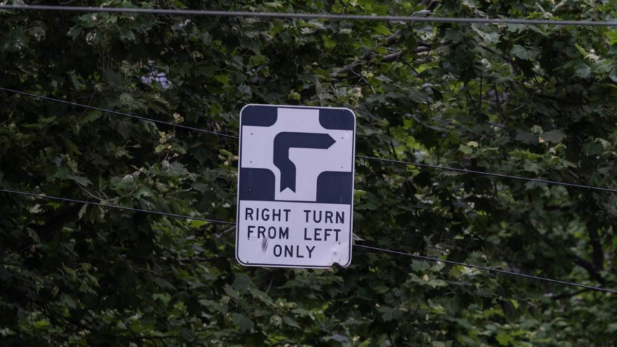 hook turn road sign