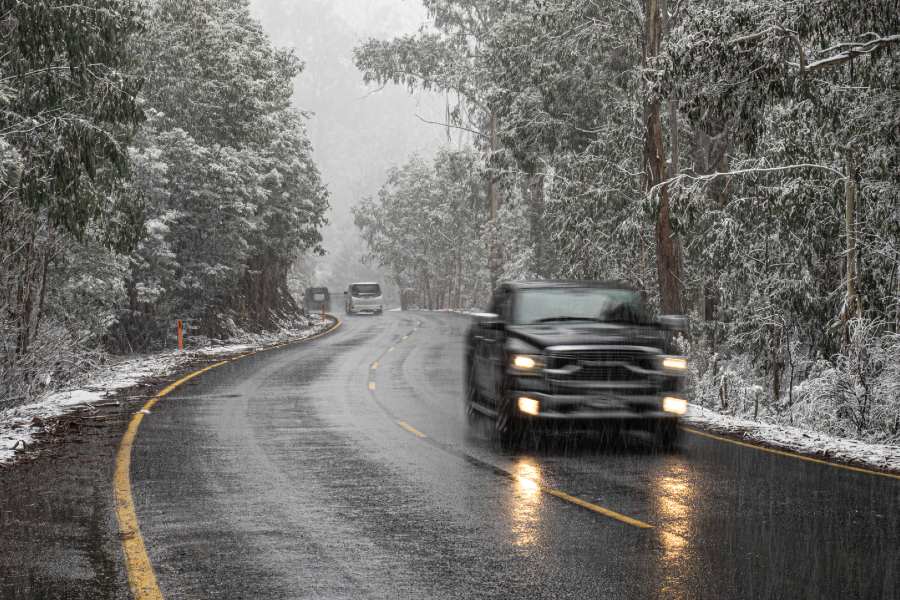 Snow driving tips: how to drive safely on icy roads | RACV