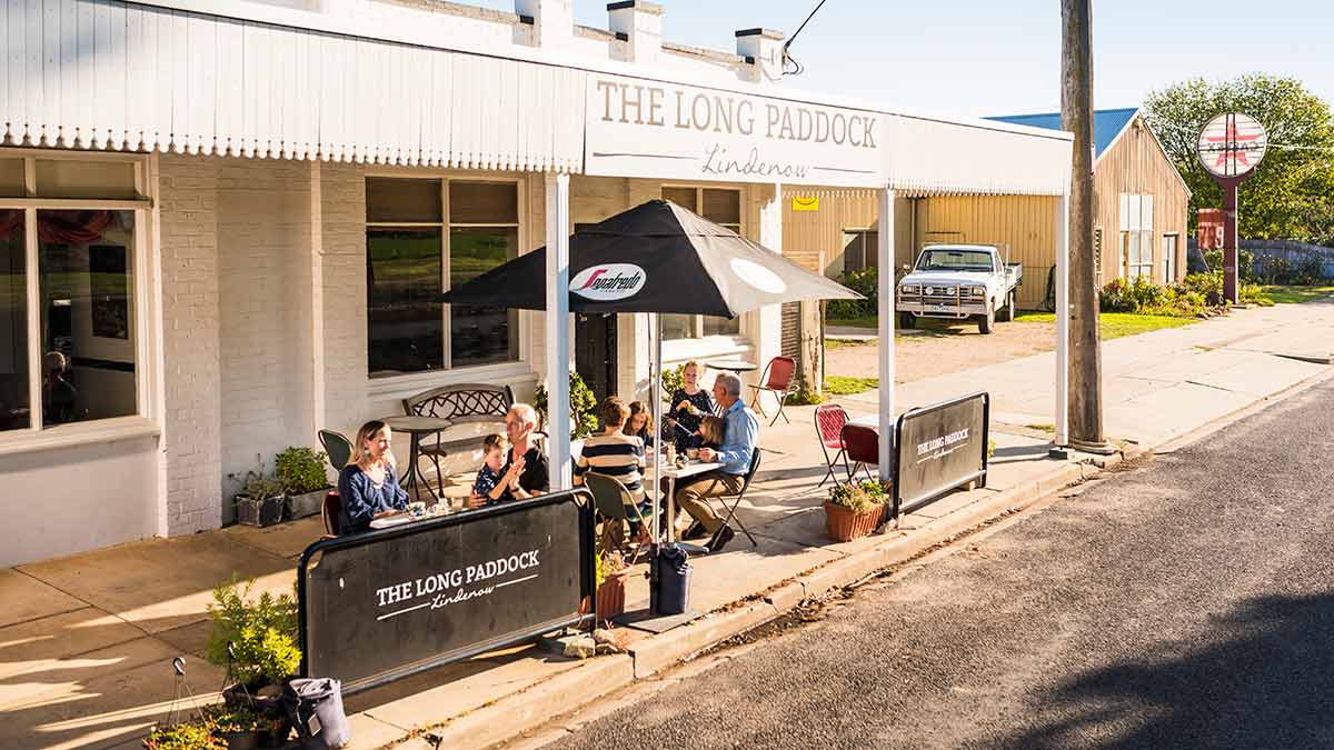 People eating outside The Long Paddock cafe in Lindenow
