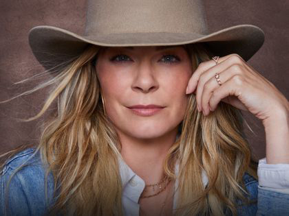 LeAnne rimes wearing a cowboy hat.