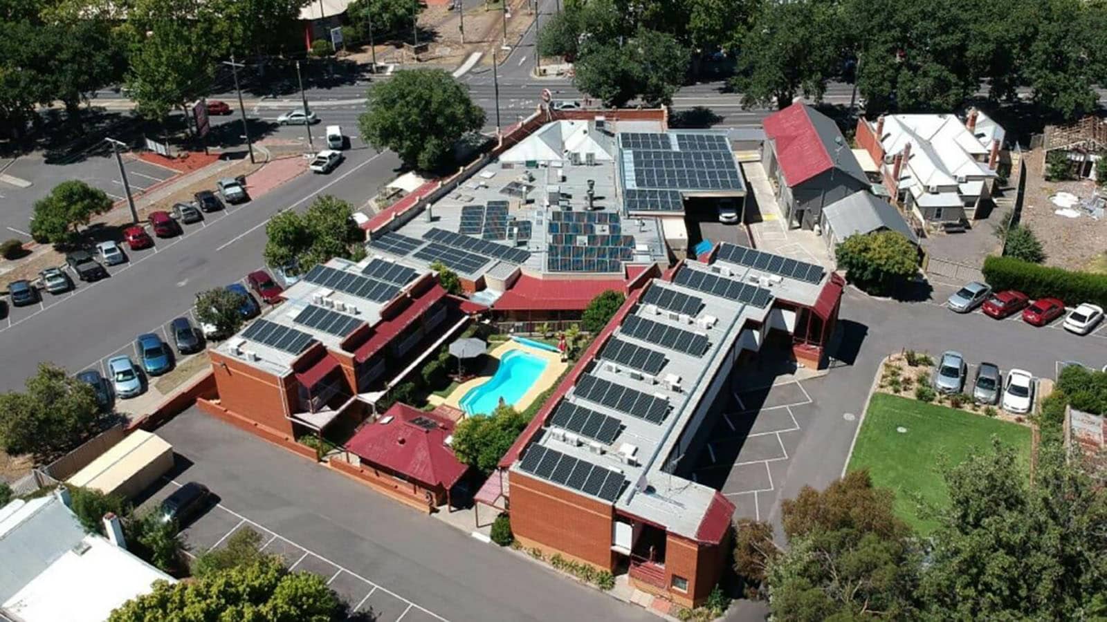 Aerial photo of National Hotel in Bendigo with solar panels on roof.