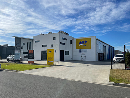 The RACV Solar Traralgon office, a white building with yellow RACV Solar signs.