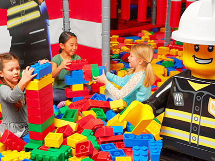 Children playing with lego at Legoland.