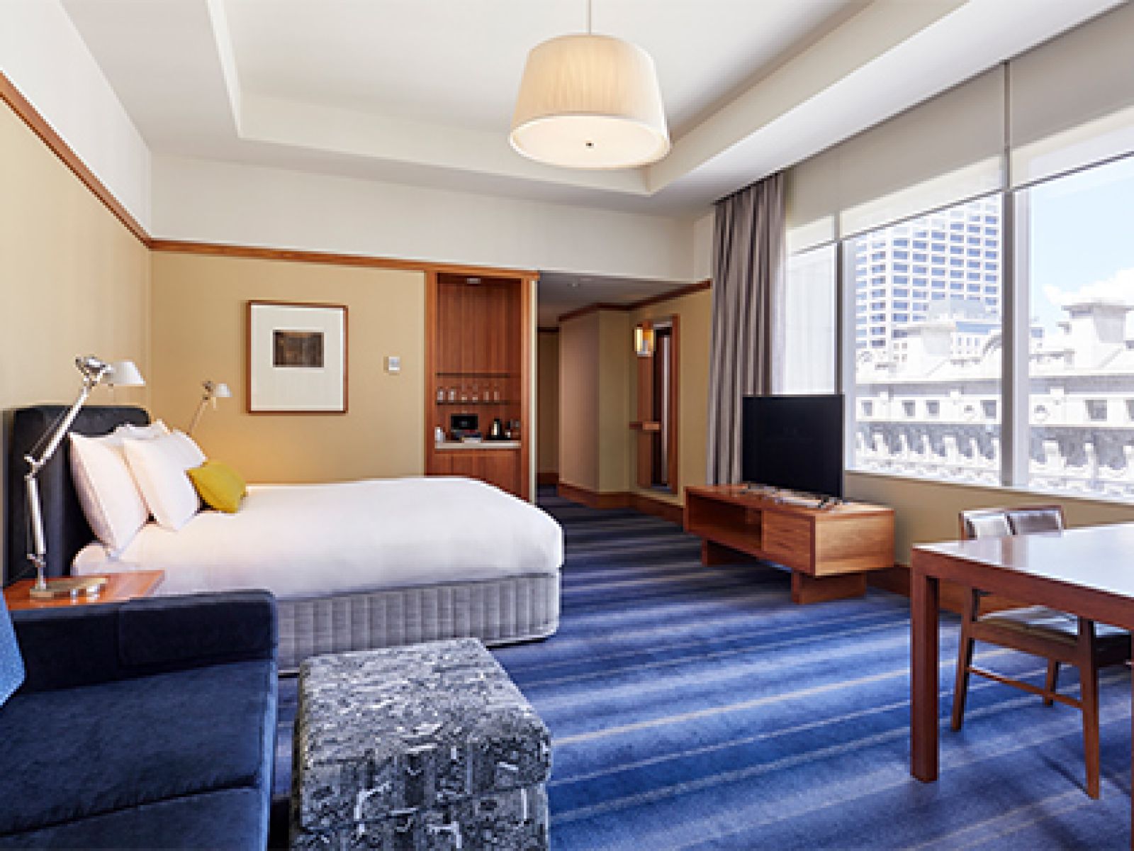 City club king corner room.