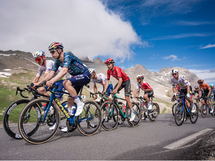 Deveral cyclists on the Tour De France