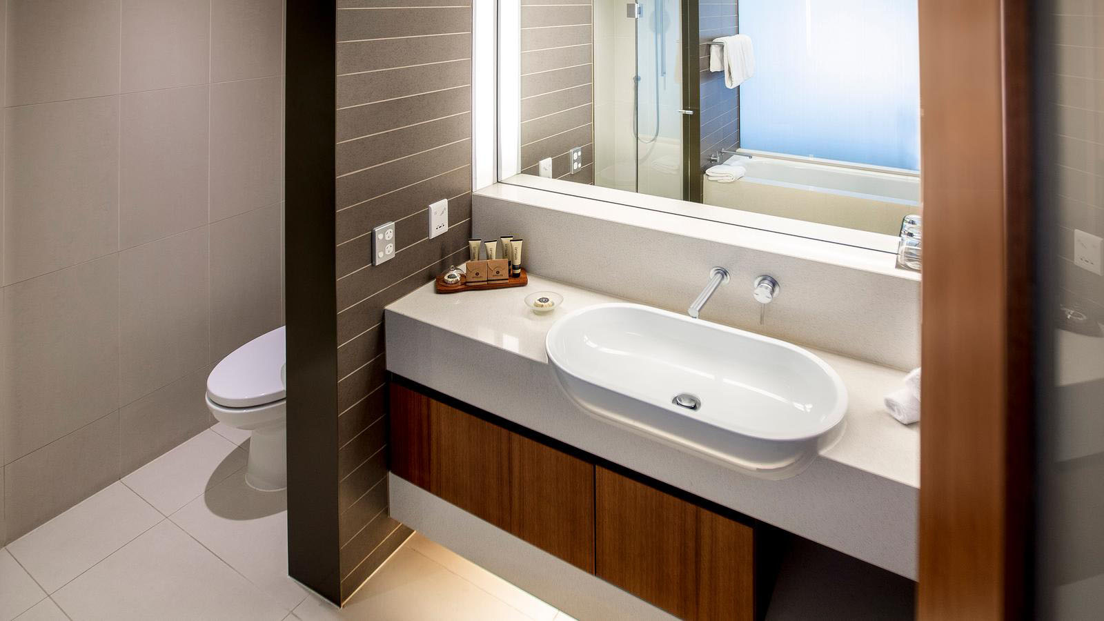The bathroom facilities in the Lawn room at the Healesville Country Club Resort.