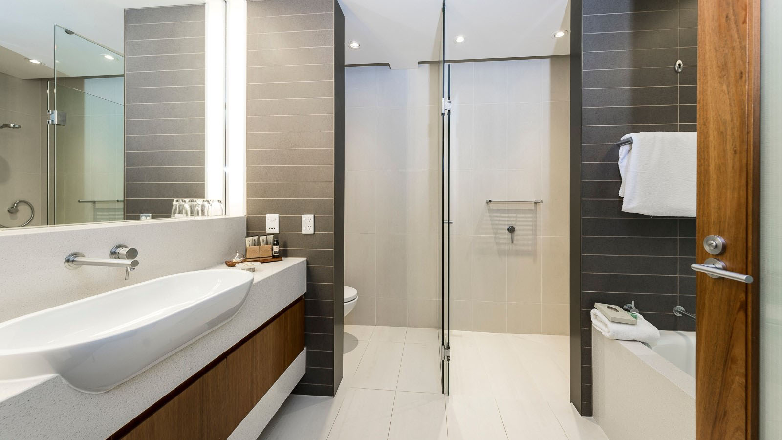 The bathroom facilities in the Premium Mountain view room at the Healesville Country Club Resort.