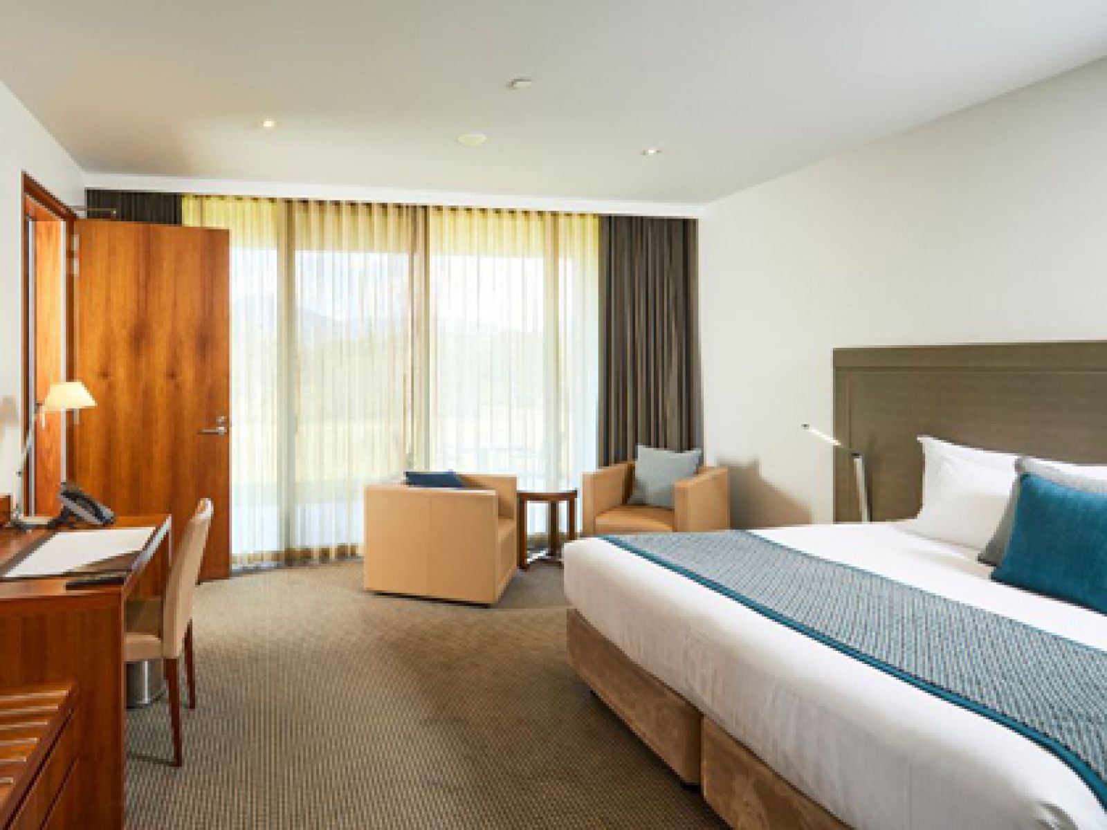 Mountain View Family Room, featuring a king sized bed, desk and chairs.. 