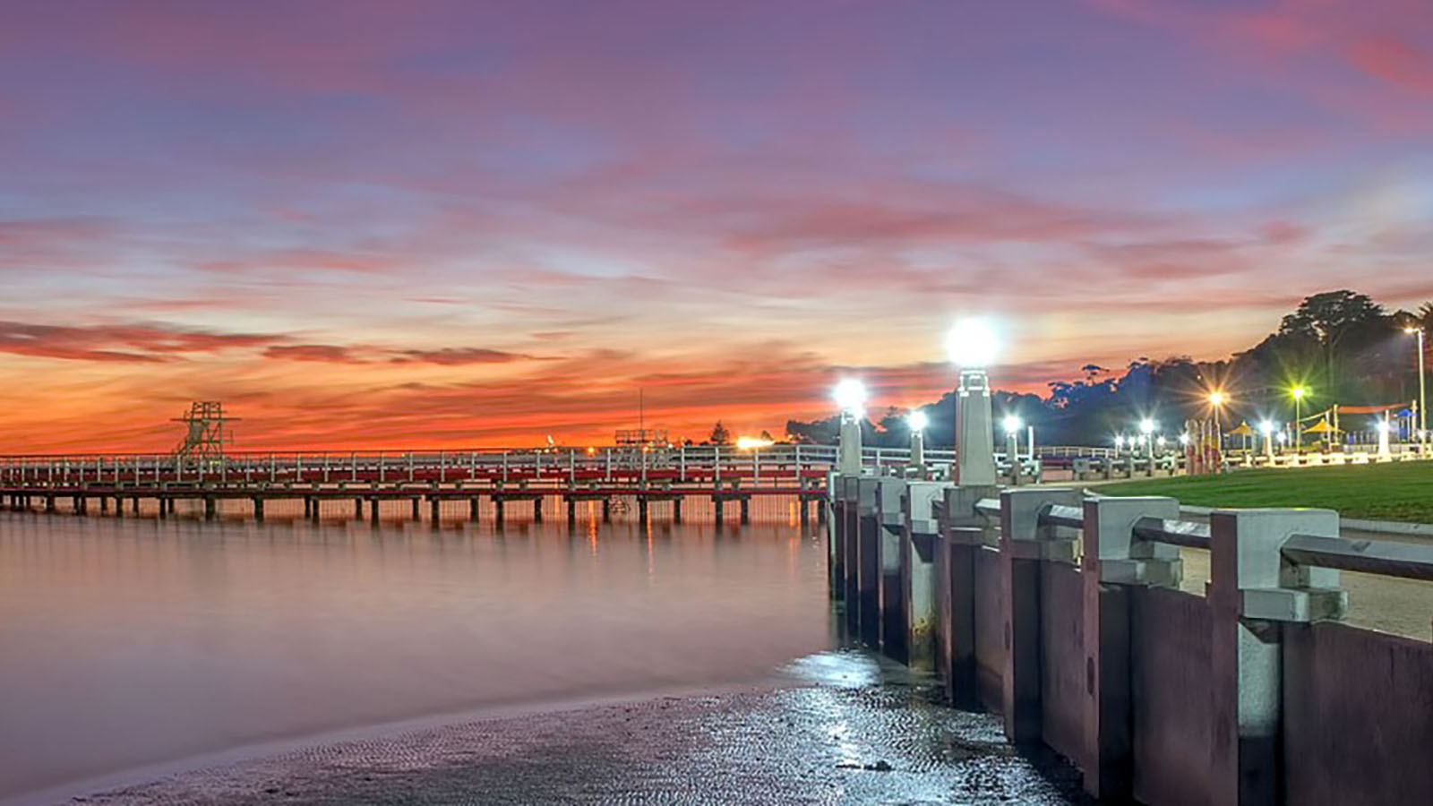 Image of the Geelong promenade at twilight.
