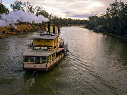 Emmylou Steamer on the Murray.