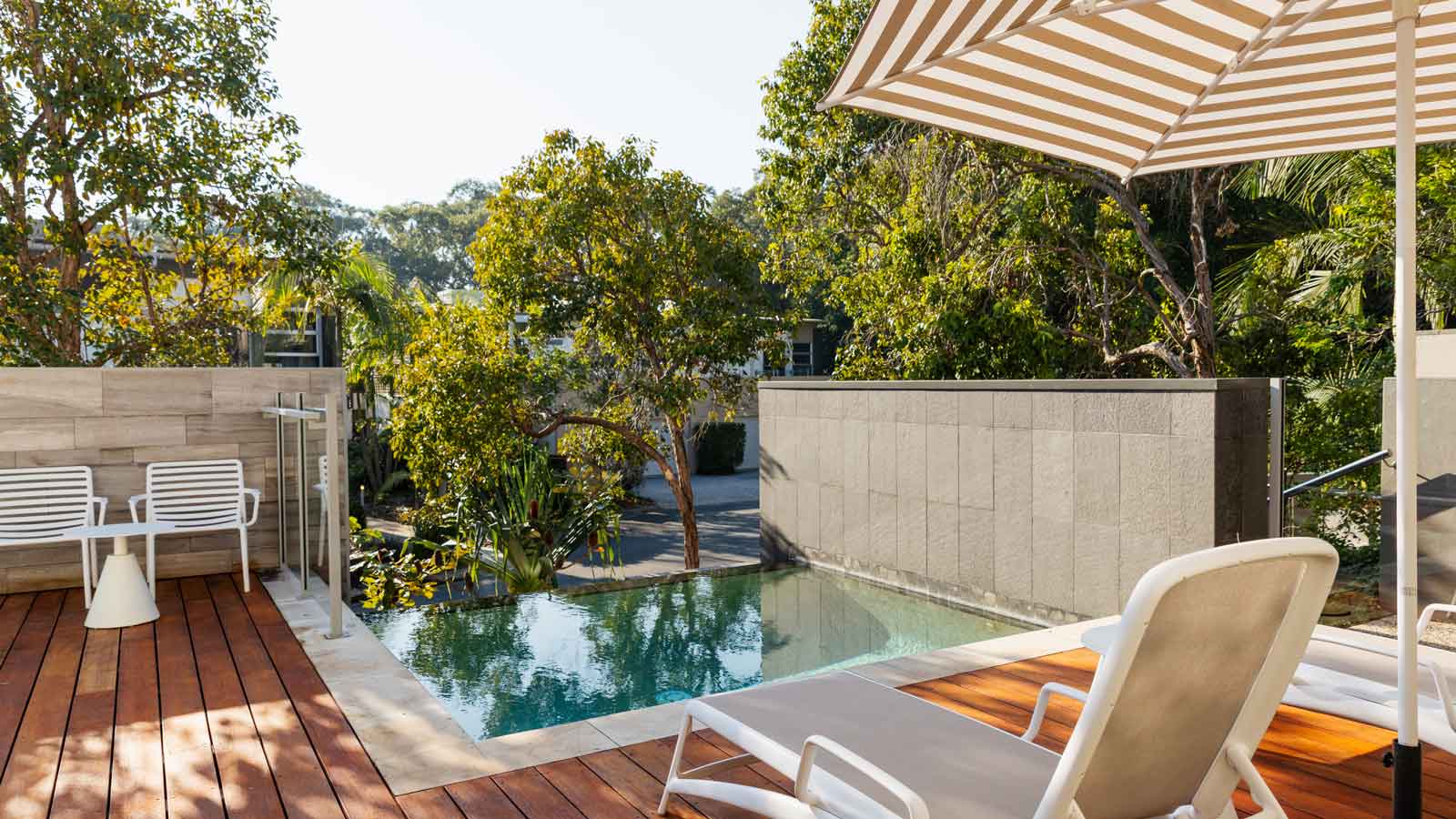 villa-plunge-pool-1600x900