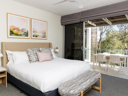 1-bed-suite-bedroom-420x315
