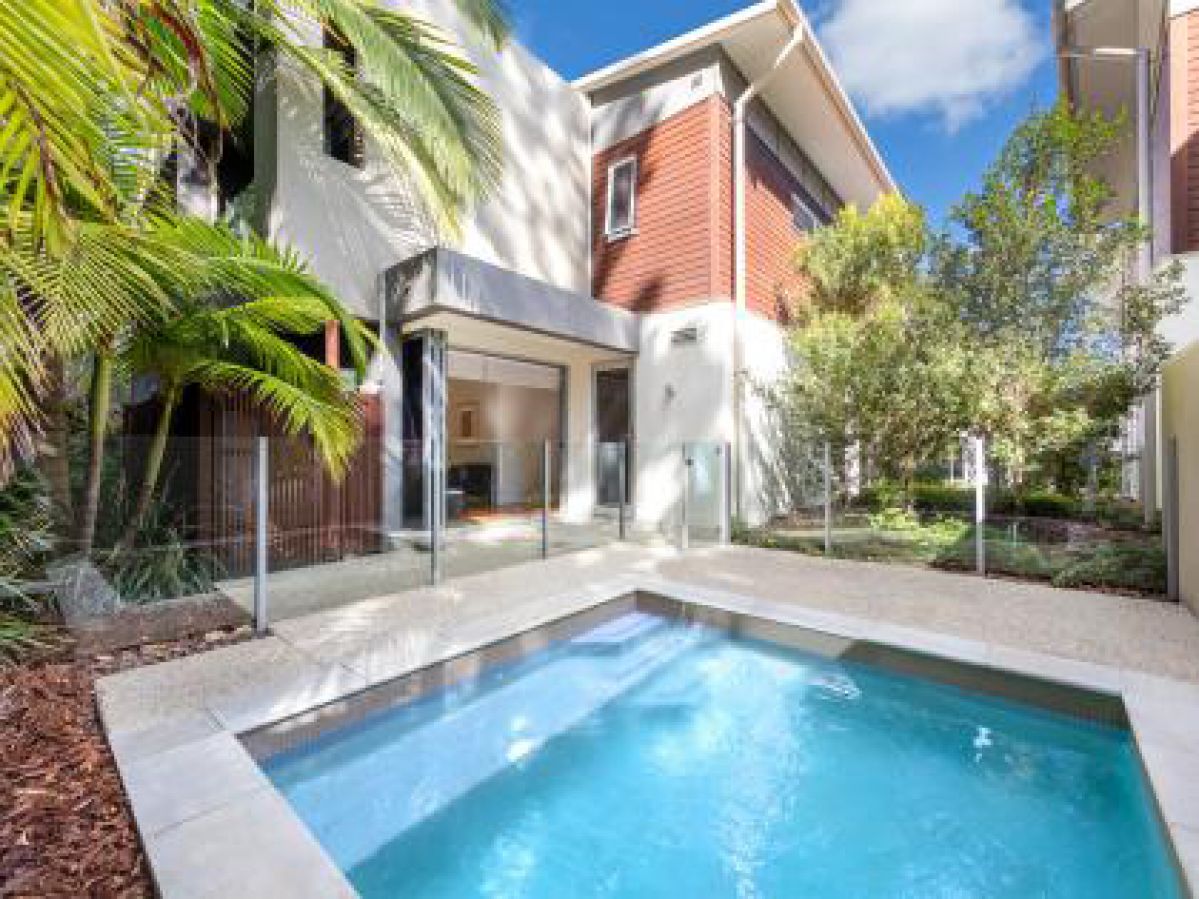 precinct-villa-pool-420x315