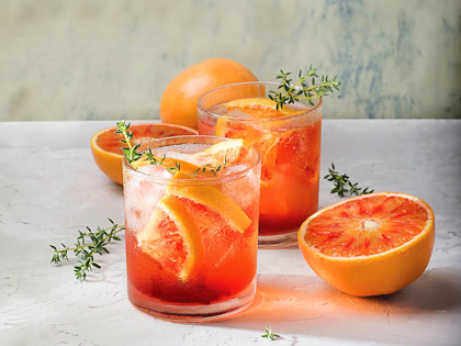Two negroni's with a slice of orange
