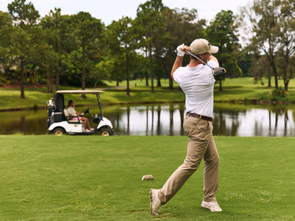 man-playing-golf-420x315