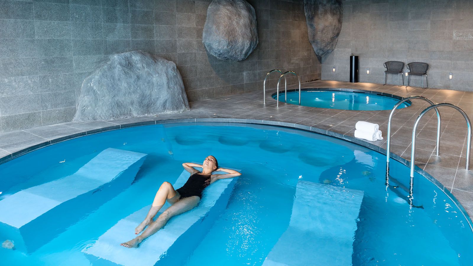 Woman resting in the relaxation pool at RACV Torquay One Spa.