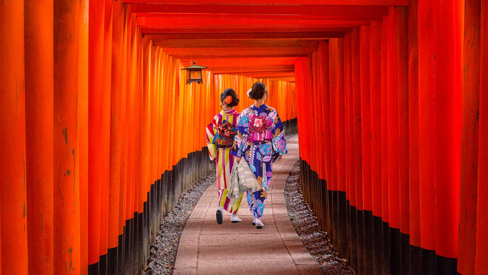 Two women dressed in traditional Japanese attire
