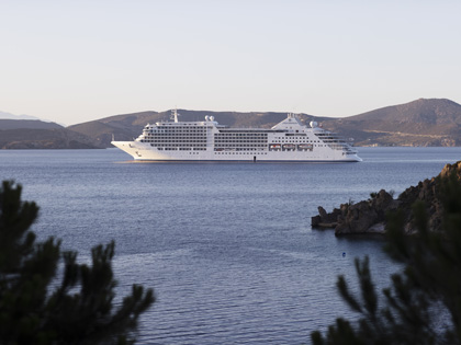 Cruise ship travelling from Melbourne to Fremantle