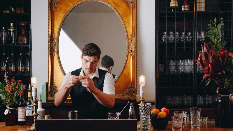 Cocktail waiter making gin sour at Little Lin distillery in Melbourne