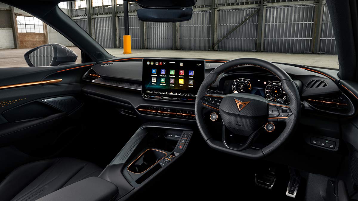 Dashboard and steering wheel of Cupra Terramar VZ with dark leather trim and bronze metallic highlights
