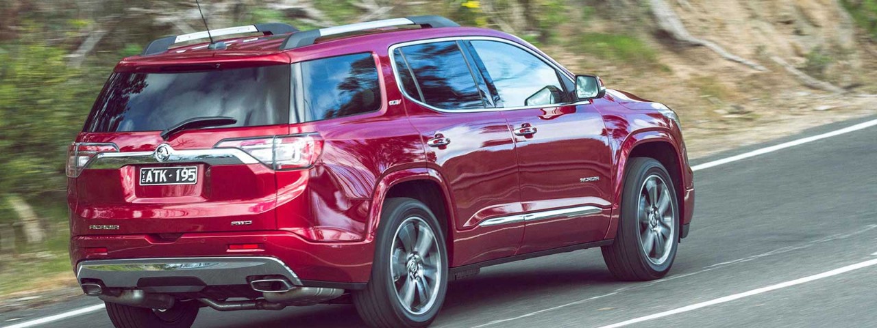 Holden Acadia 2018 driving uphill