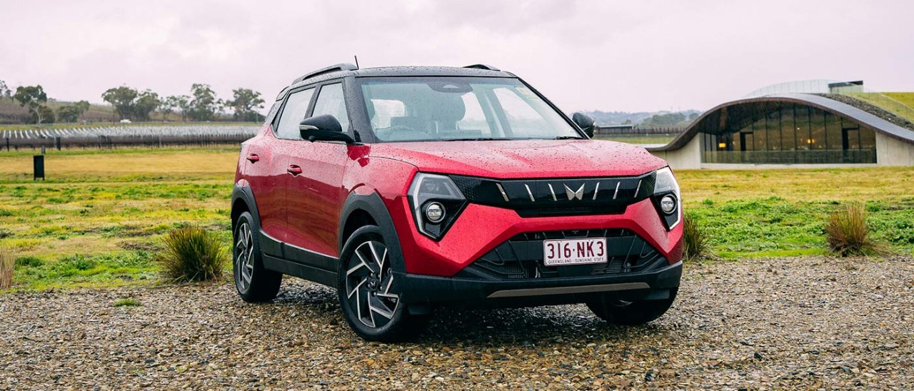 2025-Mahindra-XUV-3XO-AX7L-banner-1400x600 Red Mahindra XUV 3XO small SUV in carpark at vineyard in Victoria’s Yarra Valley