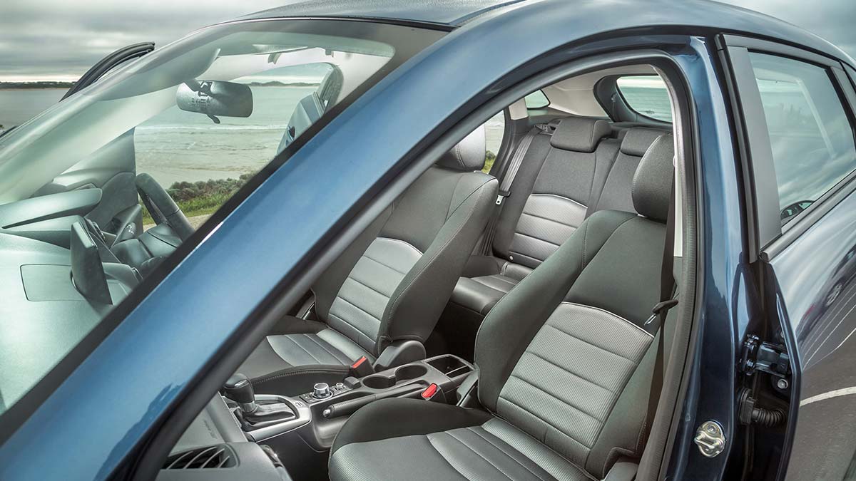 Interior view of the Mazda CX-3 2017 car showcasing the grey front and rear seats