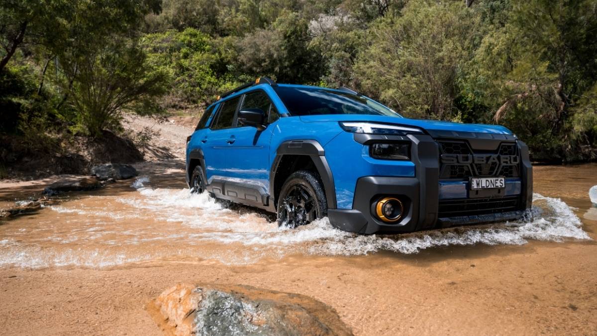 Subaru-Outback-Wilderness-in-water