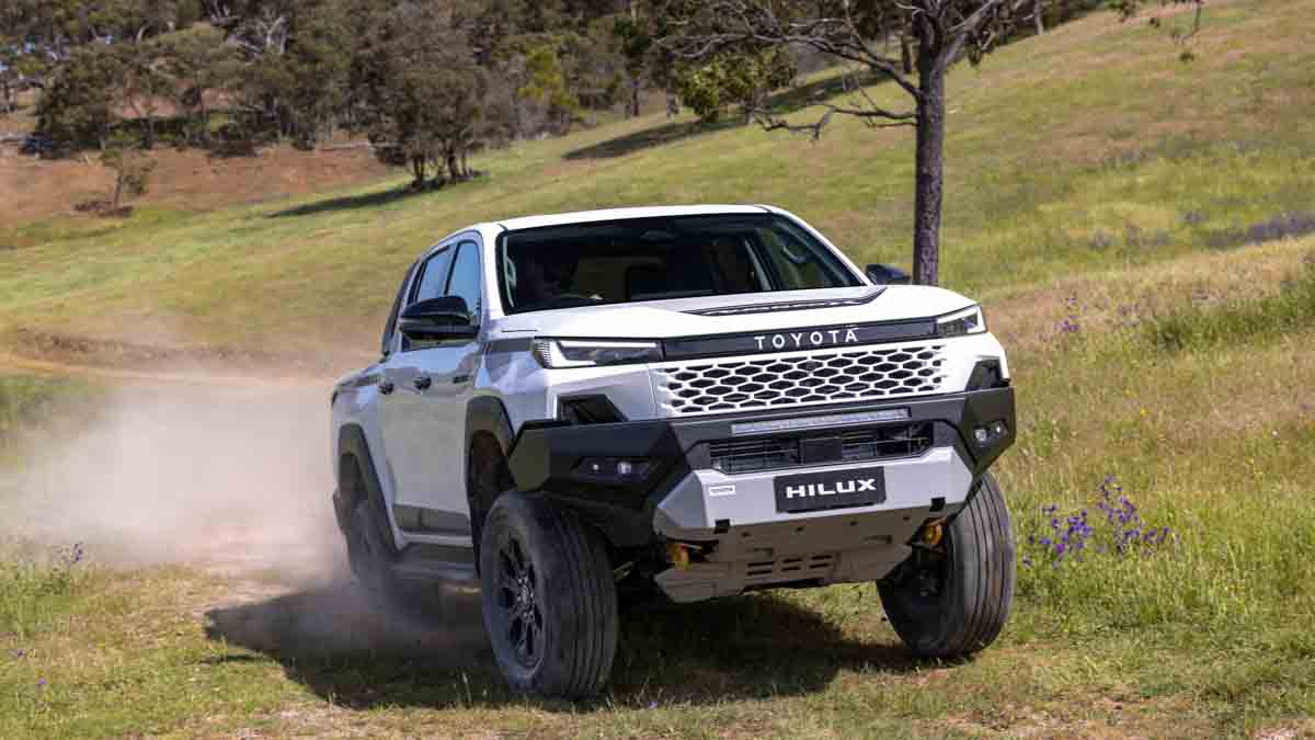 Toyota-HiLux-Rugged-X-Driving-Front