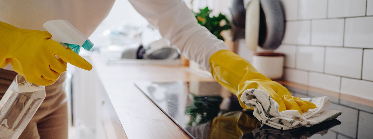 cleaning stove top