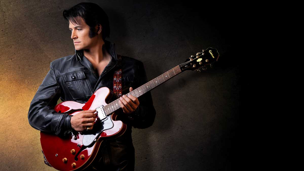 Rob Mallet as Elvis