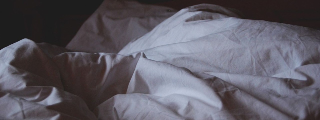 white doona and pillow on bed