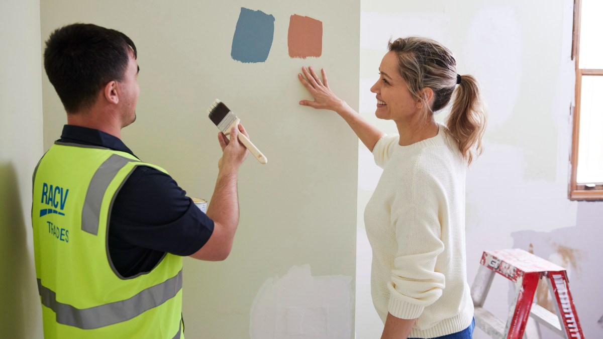 RACV tradie and homeowner deciding on wall paint colour