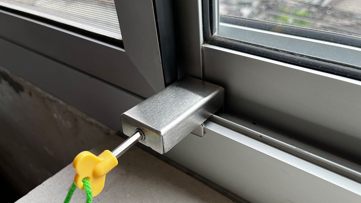 sliding window with lock and key