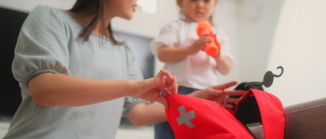 Family-home-emergency-kit-Getty-1488288638-1400x600.jpg Mother packing home emergency pack with daughter watching