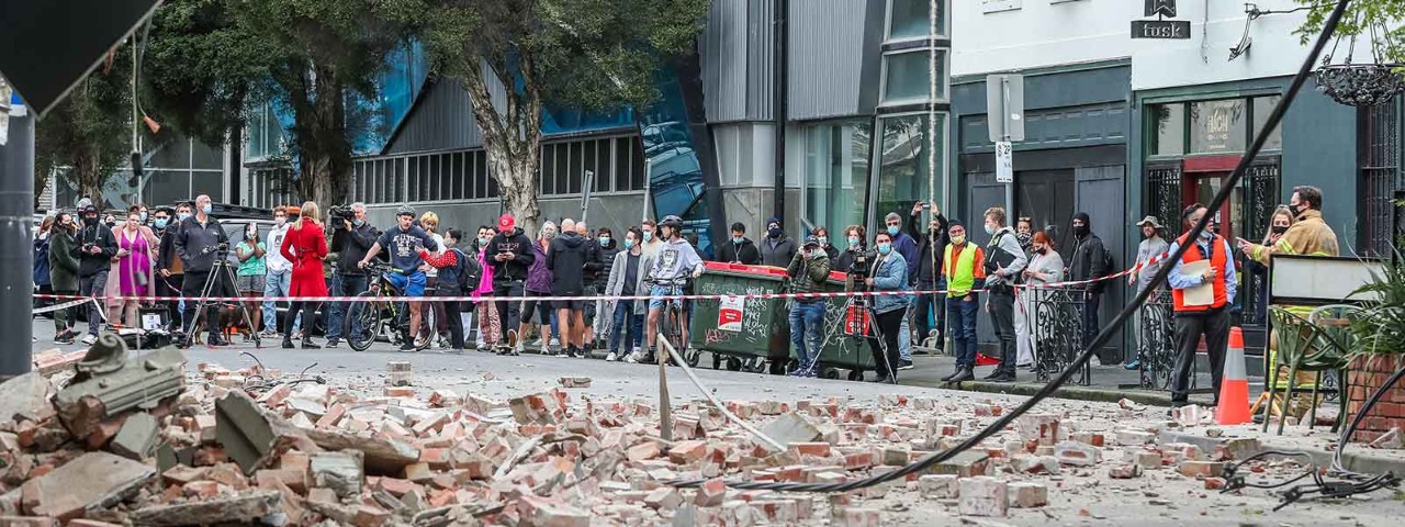 Earthquake in Melbourne Chapel St Bettys Burgers rubble