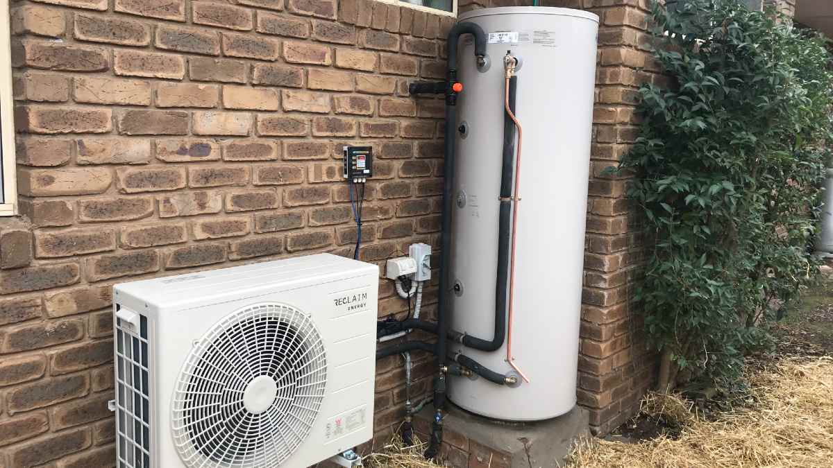 Reclaim hot water heat pump system