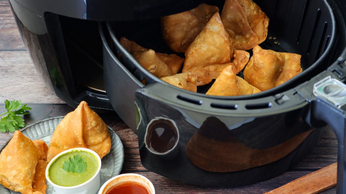 air fryer cooking samosas